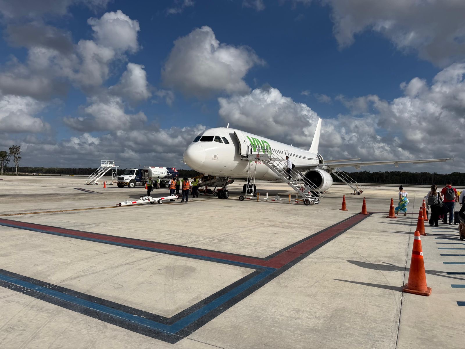 Firman convenio en Tulum para traslados médicos gratuitos vía aérea