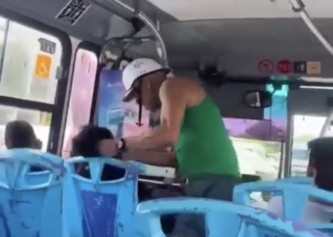 Sube sujeto a camión de transporte público y agrede a una mujer en el centro de Cancún