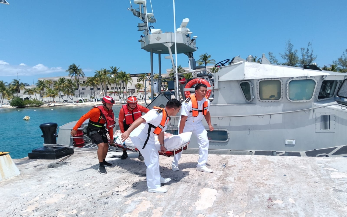Por problemas médicos, evacúa marina a turista estadounidense de crucero