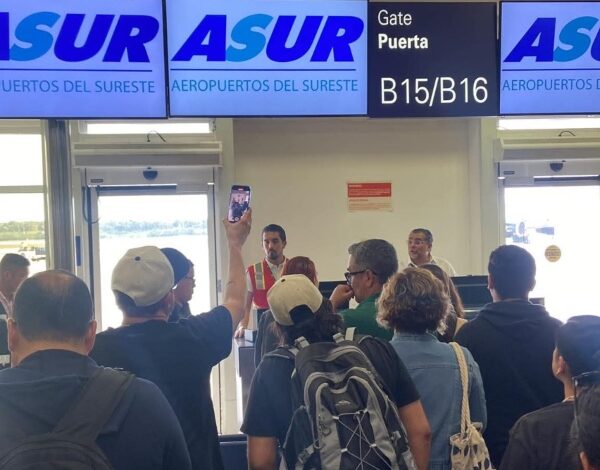 Aeropuerto de Cancún con afectaciones tras suspensión de vuelos de Magnicharters | VIDEO