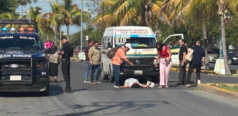 Chofer de combi atropella a empleada de la FGE en la avenida Xcaret de Cancún