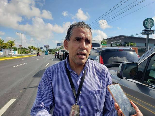 Afecta pirataje en aeropuerto de Cancún a transportistas turísticos