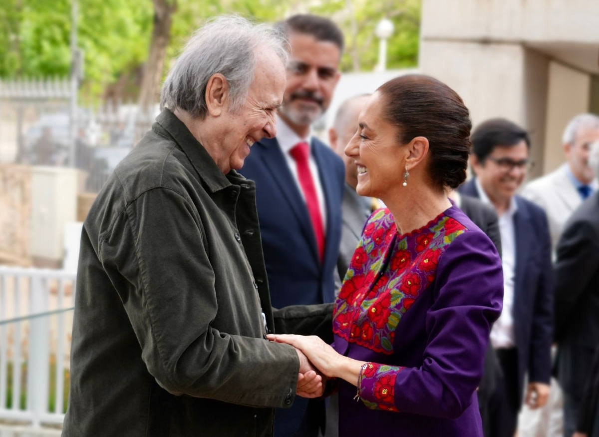 Claudia Sheinbaum se reencuentra con el cantautor Juan Manuel Serrat en Barcelona al cierre de su gira