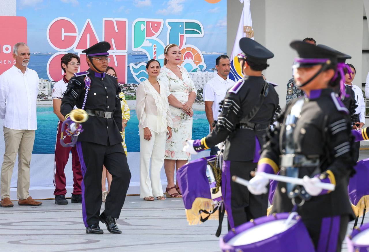 Celebran Ana Paty Peralta y Ciudadanos a Cancún Con Ceremonia Cívica