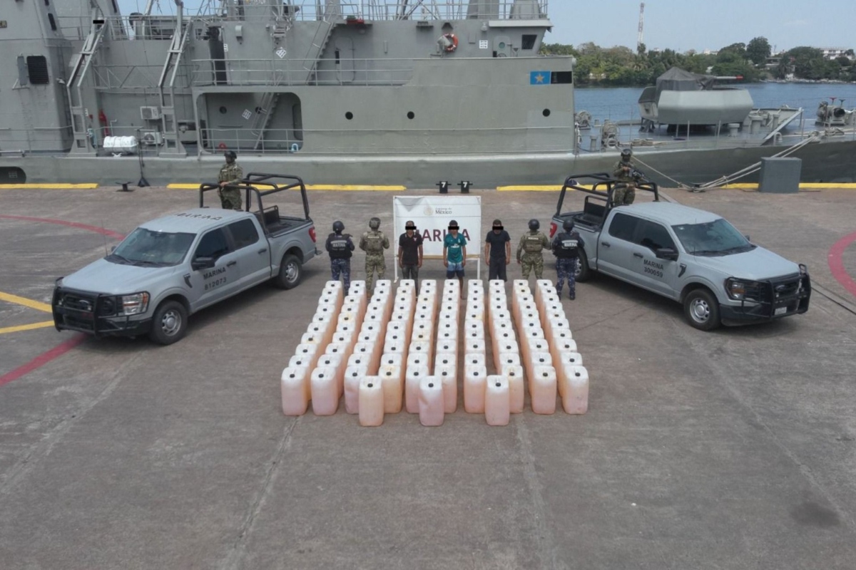 Asegura la Marina embarcación con combustible ilegal en costas de Michoacán