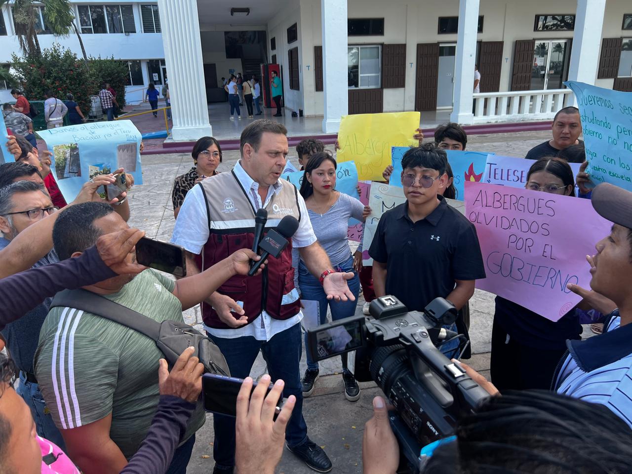 Atiende Secretaría de Gobierno a estudiantes de albergue en Chetumal