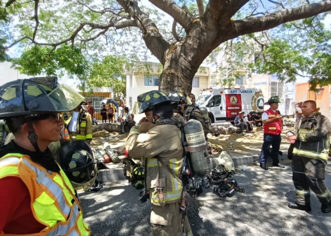 Atienden cuerpos de emergencia incendio en bodega en Sm 89