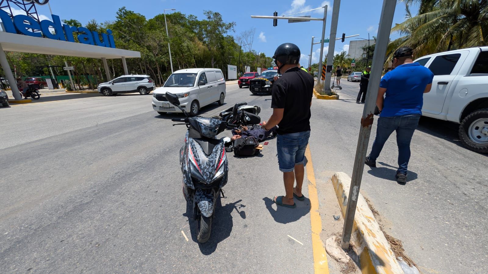 Choque entre motocicletas deja un lesionado frente a Chedraui Selecto