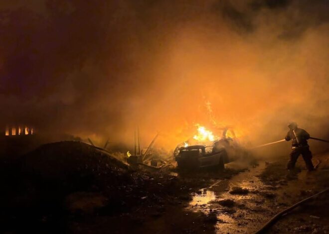 Incendio arrasa con casa y taller de carpintería en colonia irregular “La Jungla” de Cancún; familia lo pierde todo.