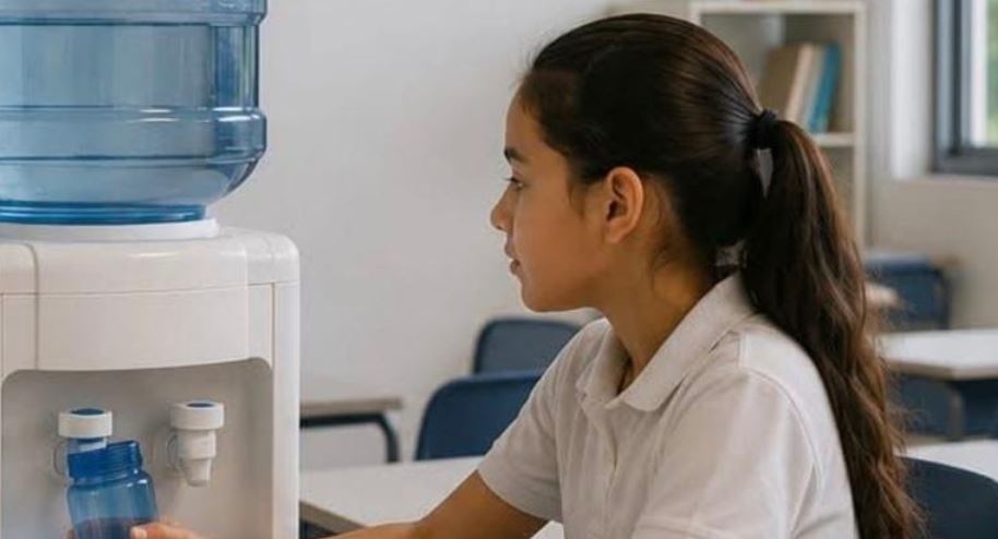 Red Feminista Quintana Roo exige agua y aire acondicionado en escuelas públicas ante altas temperaturas