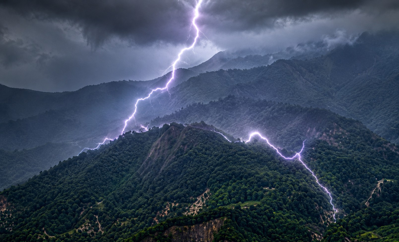 Video de tormenta eléctrica en Guatemala se vuelve viral y desata teorías