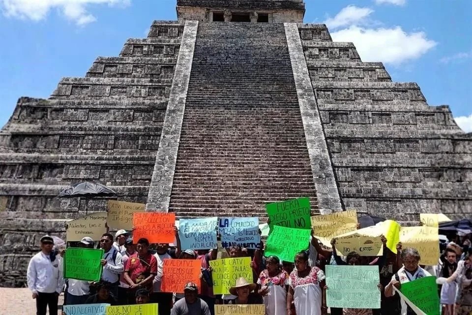 Dialogan Gobierno e INAH con artesanos y guías de Chichén Itzá para destrabar el conflicto
