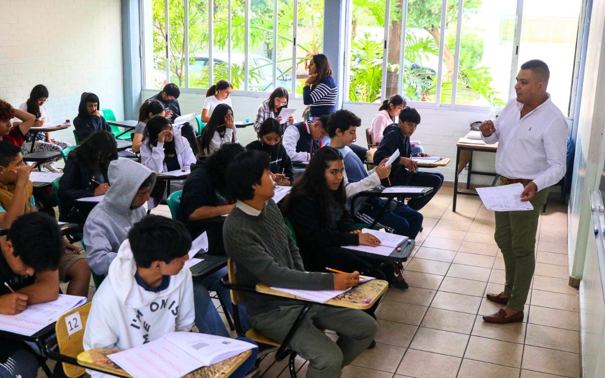 CNDH pide revisar cambios de SEP al calendario escolar 2026