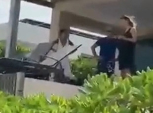 Extranjero desaloja a mexicanos de la playa en Playacar y desata polémica