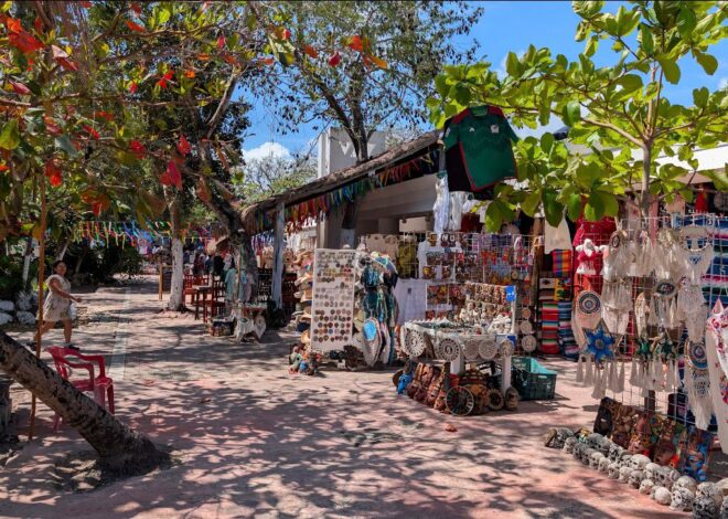 Cierre de locales y baja actividad golpean plaza artesanal de Tulum
