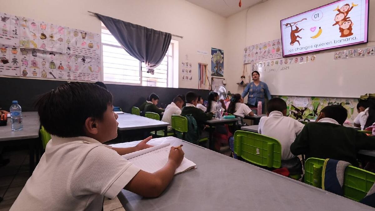 Padres de familia rechazan adelanto del fin del ciclo escolar 2025-2026