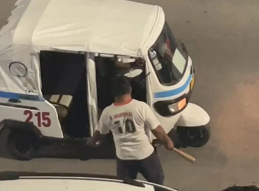 Taxista agrede con bate a mototaxista de la tercera edad en Playa del Carmen |VIDEO