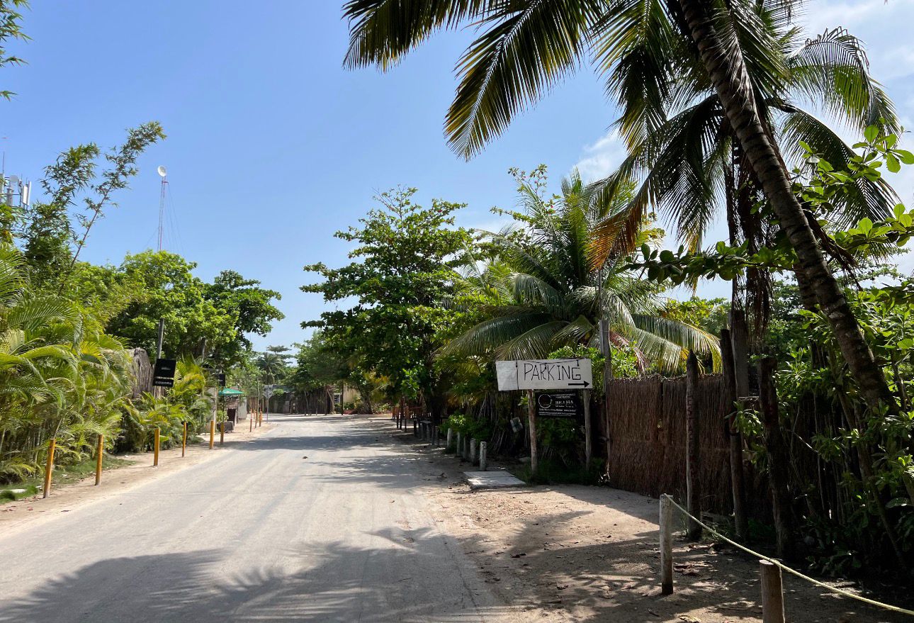 Trabajadores de la zona hotelera de Tulum advierten crisis por descansos solidarios y altos costos de vida