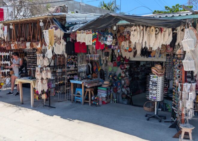 Comerciantes del centro de Tulum denuncian crisis, bajas ventas y afectaciones por tianguis