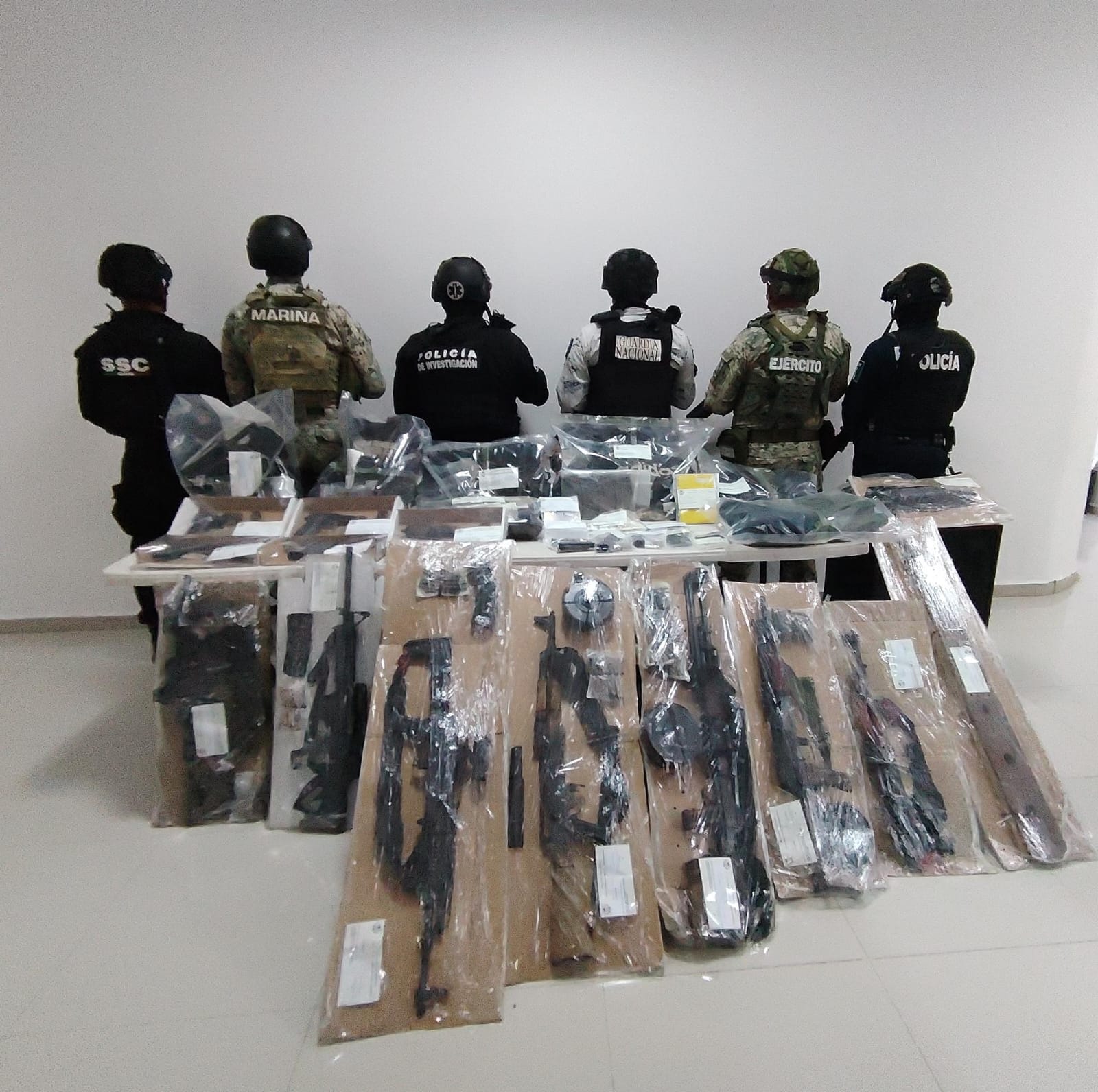 Aseguran arsenal y droga en cateo en Felipe Carrillo Puerto
