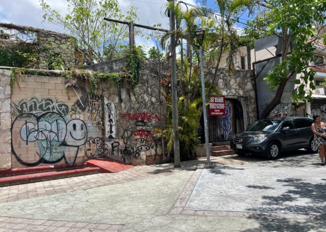 Centro de Cancún sobrevive entre cierres y ambulantaje