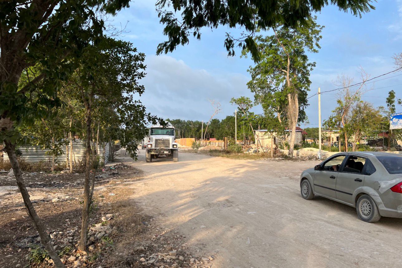 Avanza plan piloto de electrificación en colonias irregulares de Tulum