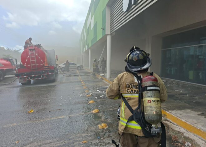 Incendio en Mi Plaza Héroes moviliza a cuerpos de emergencia en Cancún