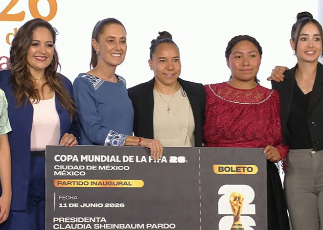 Sheinbaum reparte boletos del Mundial y premia a reinas de las dominadas