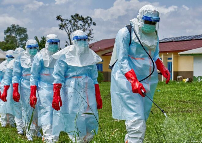 Ébola rebasa los 900 casos en Congo y alarma a la OMS