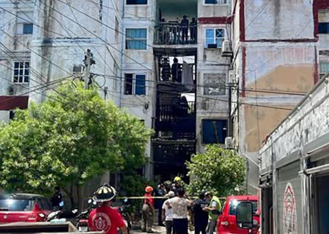 ¡Pánico en Corales! Colapsa escalera y deja vecinos atrapados
