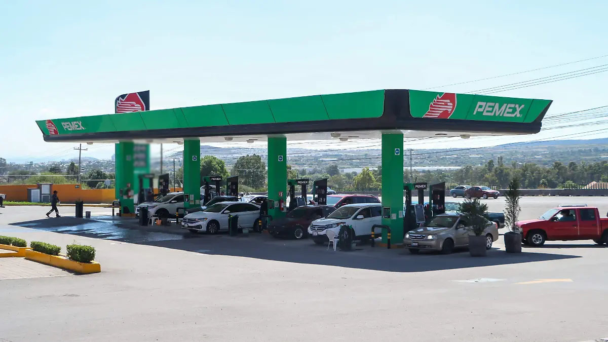 Alertan por desabasto de gasolina en al menos 11 estados
