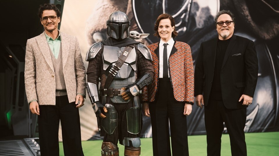 Pedro Pascal lleva a The Mandalorian al cine