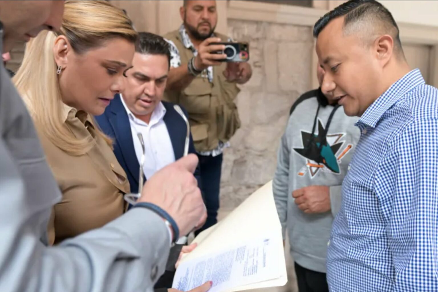 Chihuahua denuncia persecución tras citatorio a Maru Campos