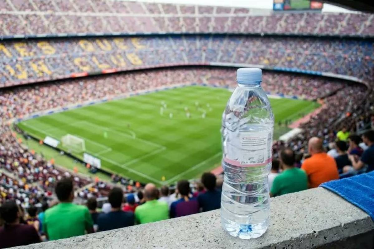 FIFA permite ingreso de agua embotellada en el Mundial 2026