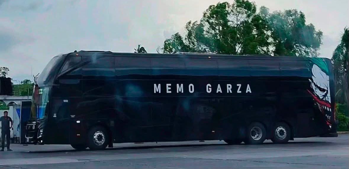 Balacean autobús de Memo Garza rumbo a concierto; hay dos lesionados