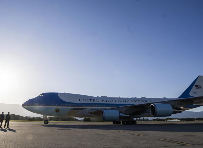 Trump presenta el nuevo Air Force One donado por Qatar