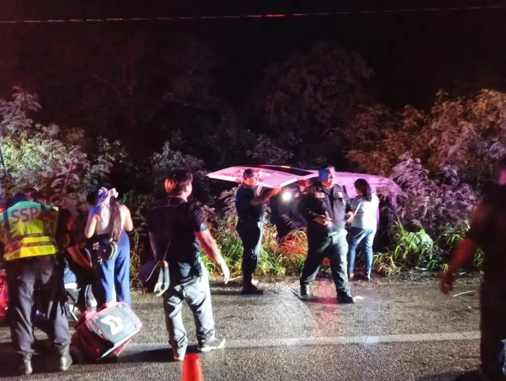Choque en la carretera Mérida-Tizimín deja 17 heridos