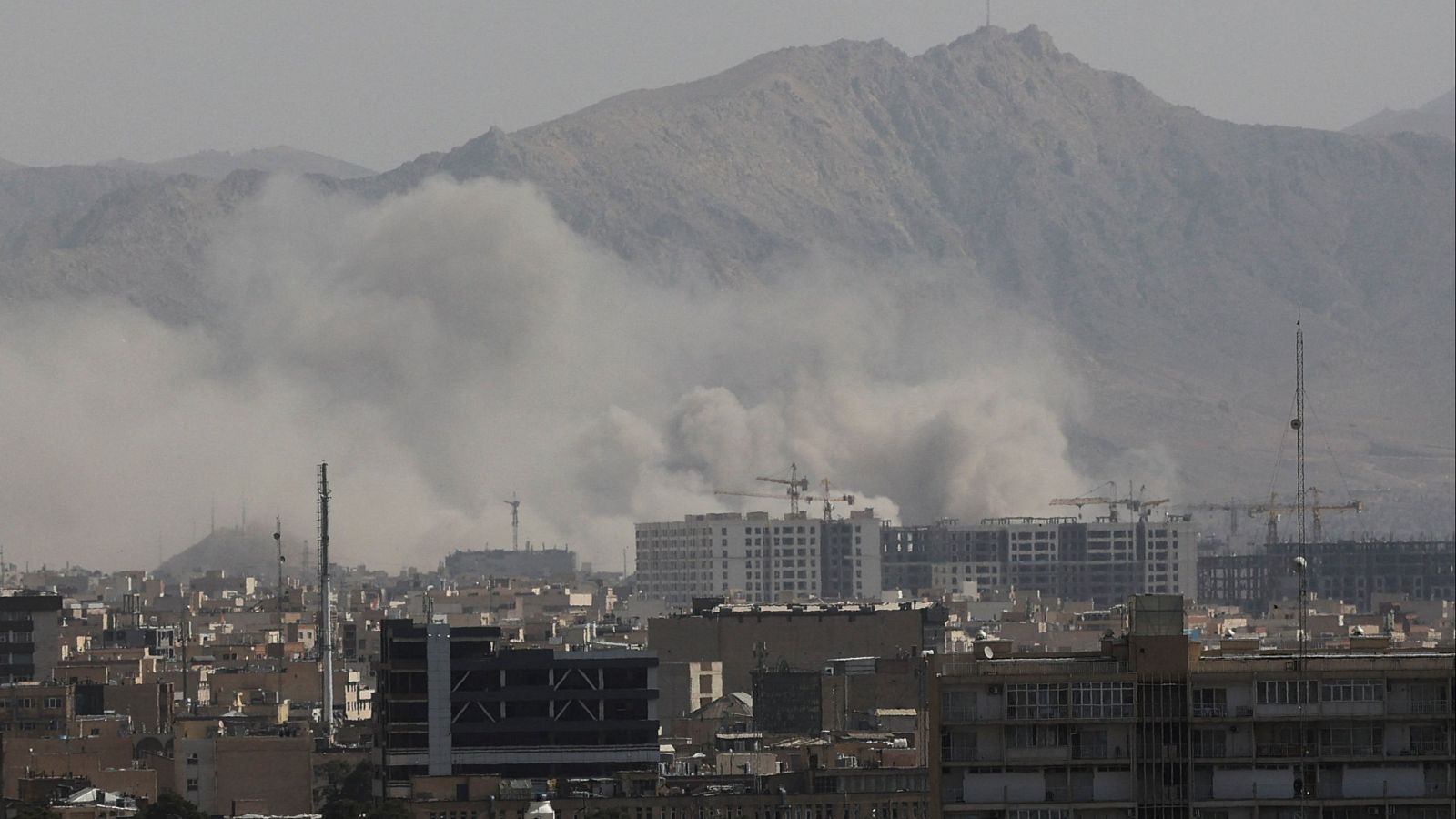 Estados Unidos e Irán intensifican ataques por segundo día consecutivo