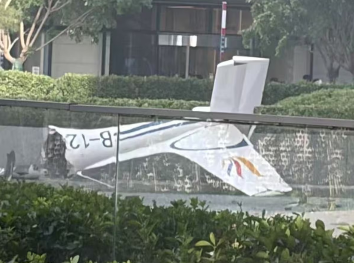 Avioneta se estrella contra el rascacielos más alto de Beijing