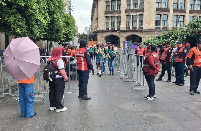 Decomisan cerveza en Fan Fest del Zócalo previo al México vs. Chequia