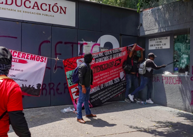 Protestas de la CNTE derivan en enfrentamientos y cierres en la capital