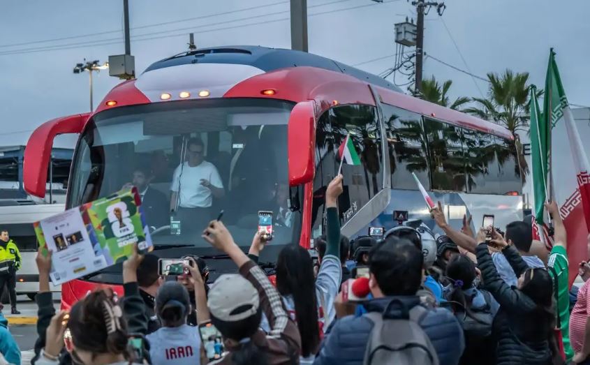 Irán recibe calurosa bienvenida de aficionados mexicanos en Tijuana