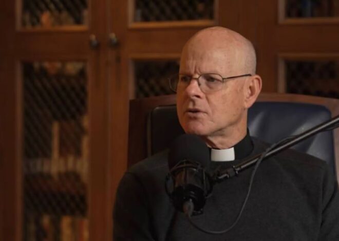 Destituyen a exorcista en Washington por vincular ovnis con demonios