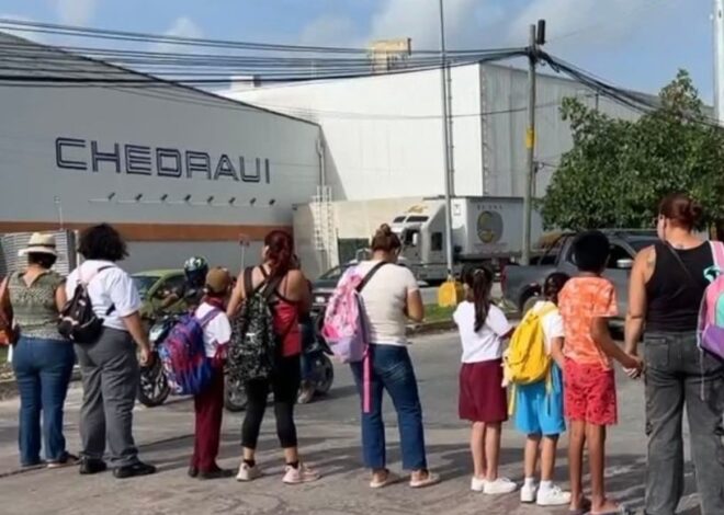 Protestan en Cancún por falta de personal y aulas en centro de educación especial