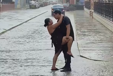 Amor bajo la lluvia: Katia & Jorge convierten tormenta en magia en Campeche