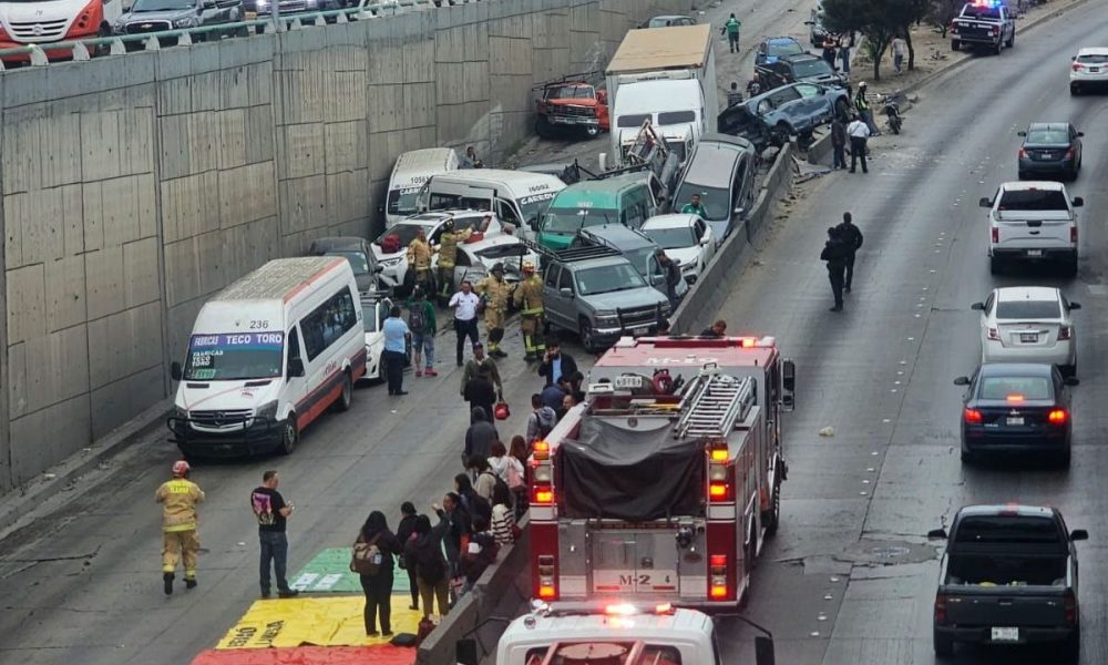Carambola de 34 vehículos deja 26 heridos en Tijuana