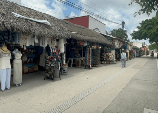 Cero multas y puertas abiertas para comerciantes de Tulum: Johnny Monsreal