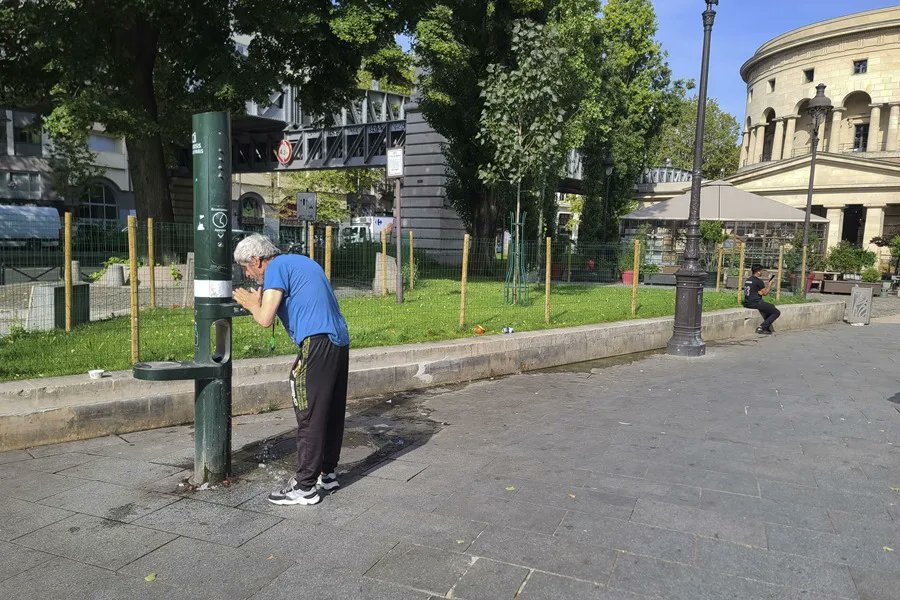 Mueren dos niños dentro de un auto durante ola de calor en Francia