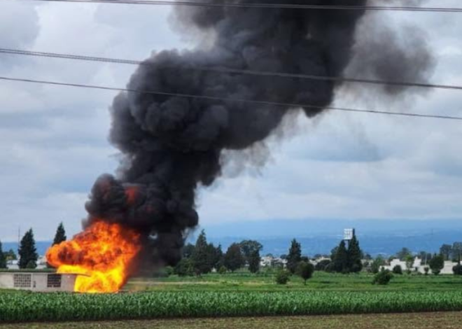 Pemex y Protección Civil controlan fuga de gas LP por toma clandestina en Puebla