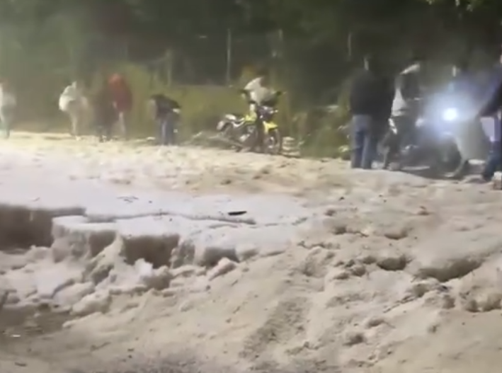 Granizada colapsa Cuajimalpa; reportan inundaciones, vehículos atrapados y caos vial